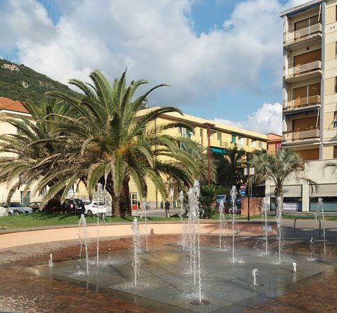 Lungomare di Finalmarina